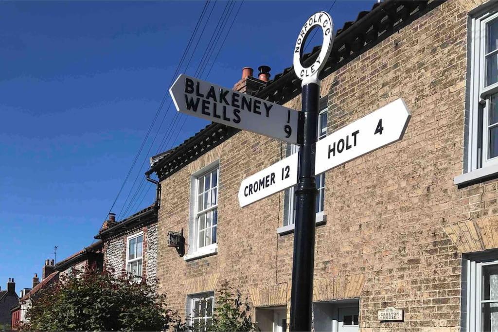 Lovely Quiet Sleeps 4 Adults, 4 Children, Dog Friendly Cley next the Sea