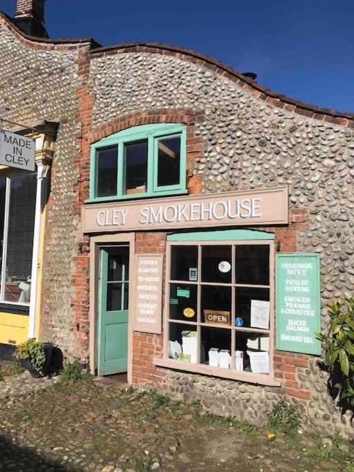 Lovely Quiet Sleeps 4 Adults, 4 Children, Dog Friendly Holiday home