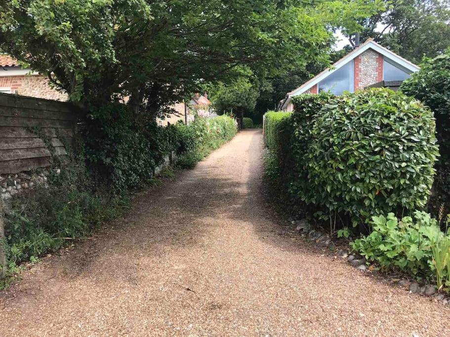 Lovely Quiet Sleeps 4 Adults, 4 Children, Dog Friendly Cley next the Sea