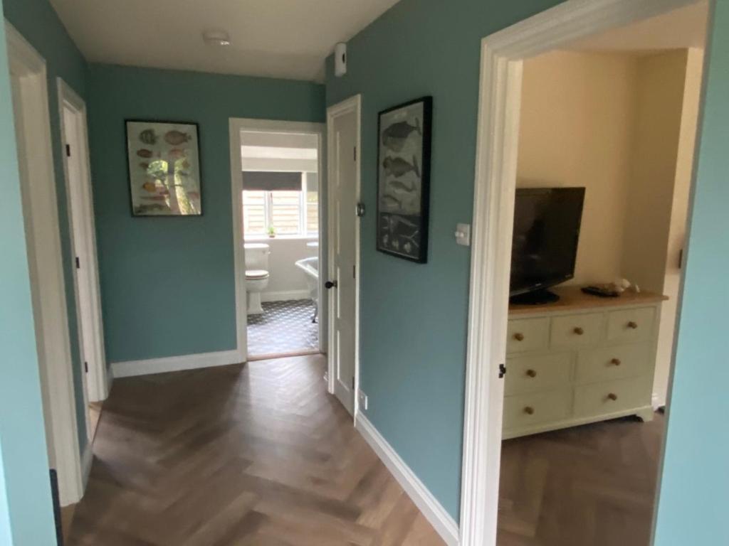 Lovely Quiet Sleeps 4 Adults, 4 Children, Dog Friendly