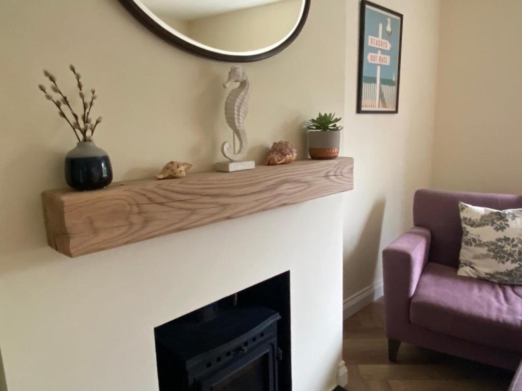 Lovely Quiet Sleeps 4 Adults, 4 Children, Dog Friendly Holiday home