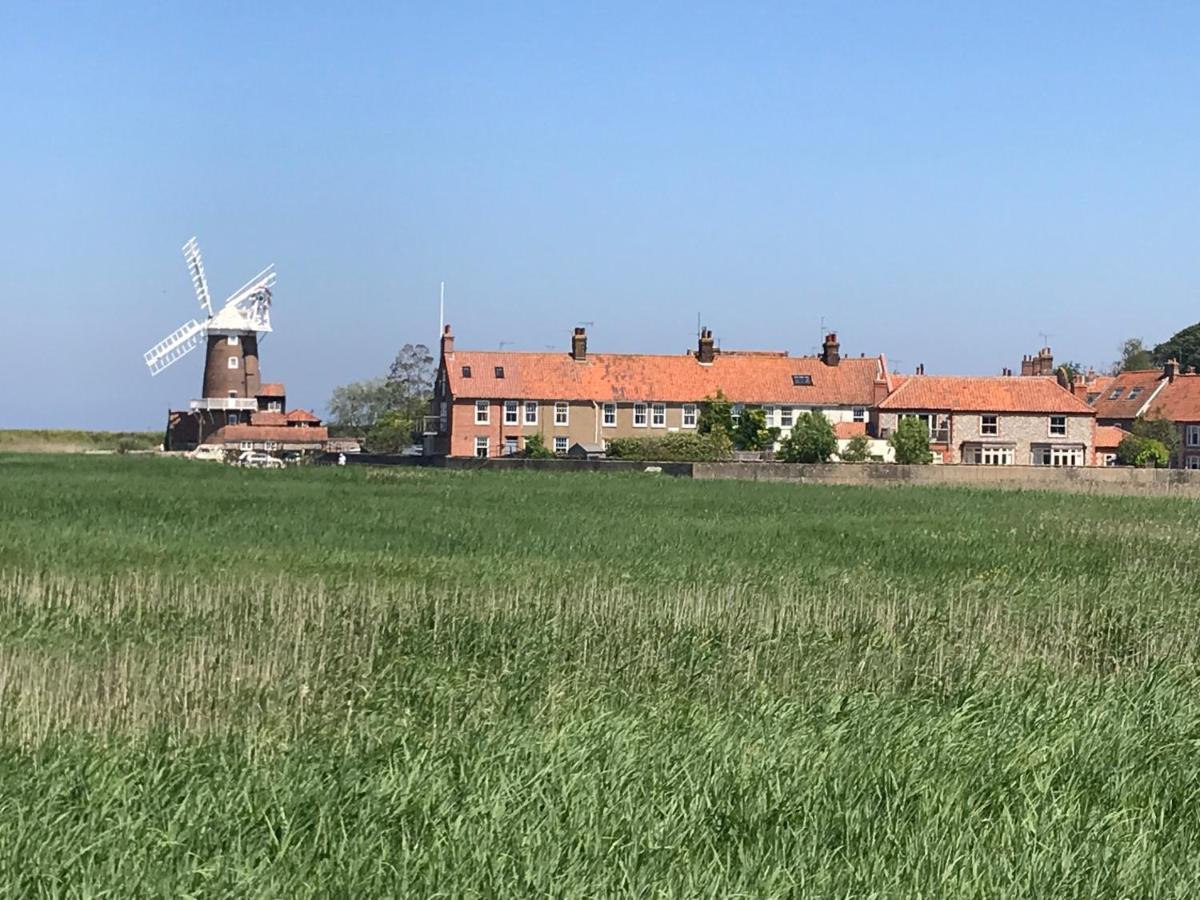 Lovely Quiet Sleeps 4 Adults, 4 Children, Dog Friendly Holiday home Cley next the Sea