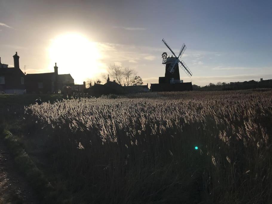 Lovely Quiet Sleeps 4 Adults, 4 Children, Dog Friendly Cley next the Sea