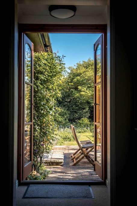 Lovely Quiet Sleeps 4 Adults, 4 Children, Dog Friendly Holiday home Cley next the Sea