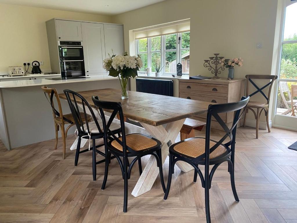 Lovely Quiet Sleeps 4 Adults, 4 Children, Dog Friendly * Cley next the Sea