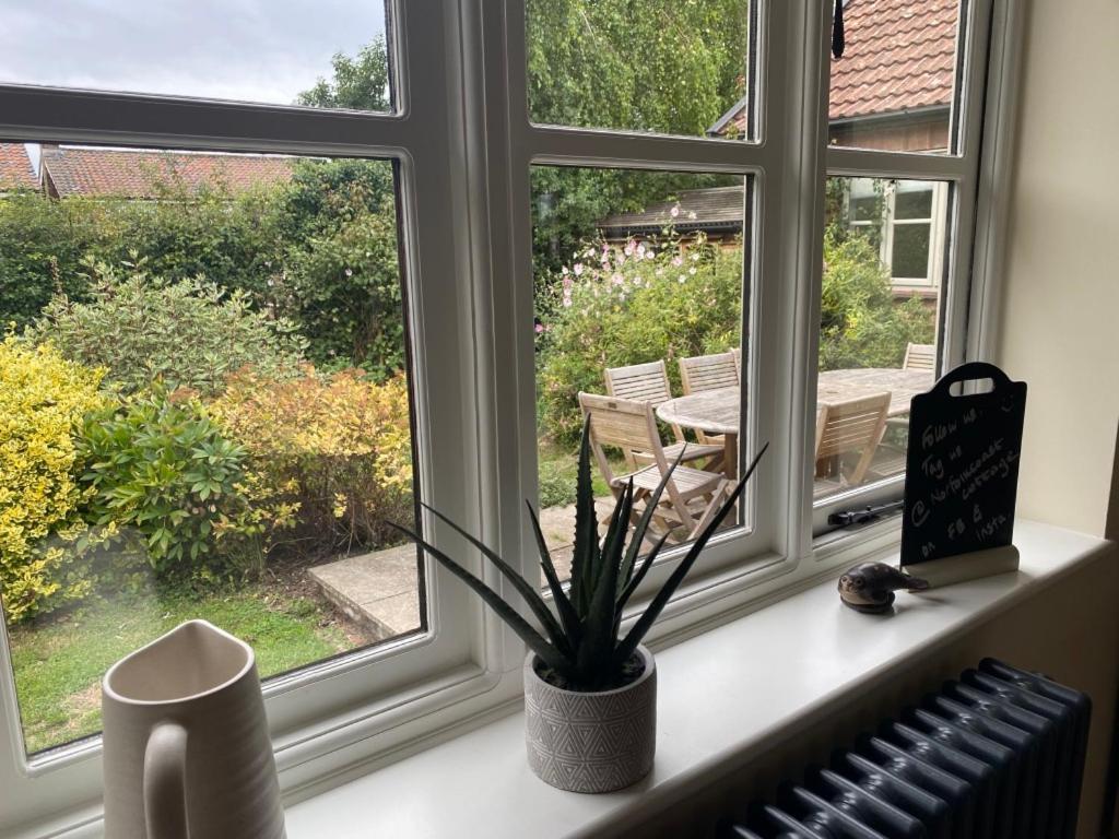 Lovely Quiet Sleeps 4 Adults, 4 Children, Dog Friendly *