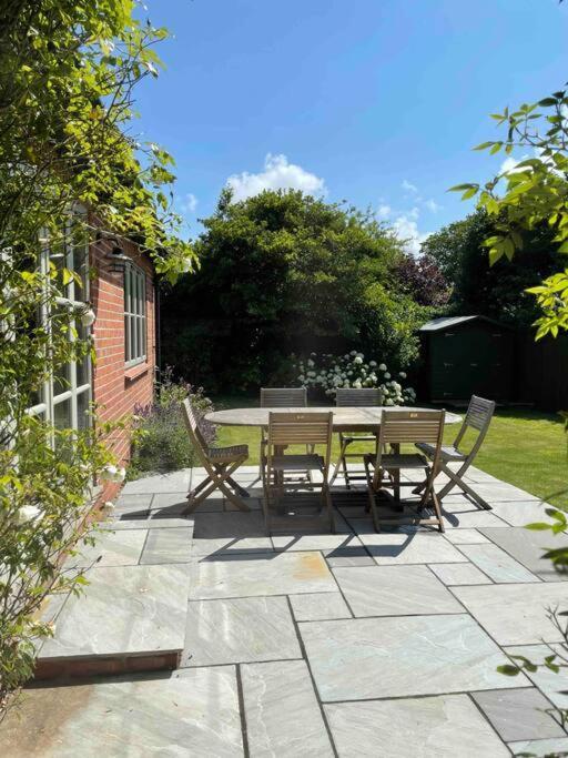 Holiday home Lovely Quiet Sleeps 4 Adults, 4 Children, Dog Friendly *