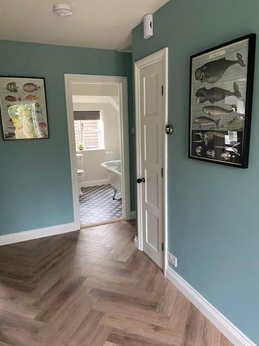 Lovely Quiet Sleeps 4 Adults, 4 Children, Dog Friendly Holiday home