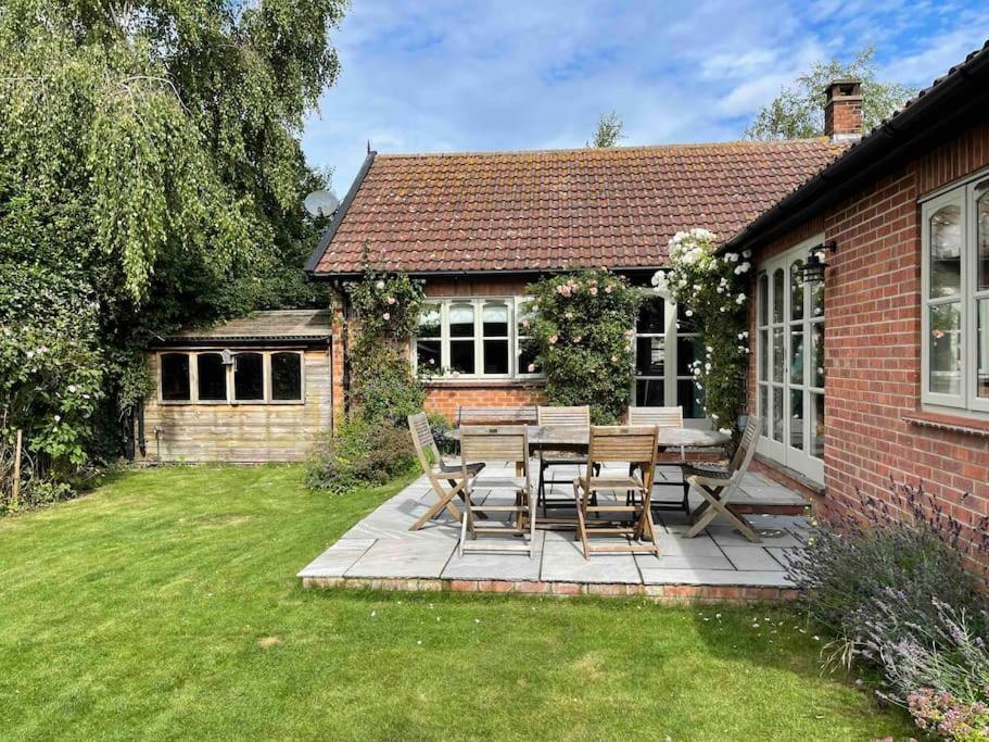 Holiday home Lovely Quiet Sleeps 4 Adults, 4 Children, Dog Friendly Cley next the Sea