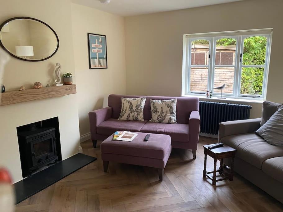 Lovely Quiet Sleeps 4 Adults, 4 Children, Dog Friendly *